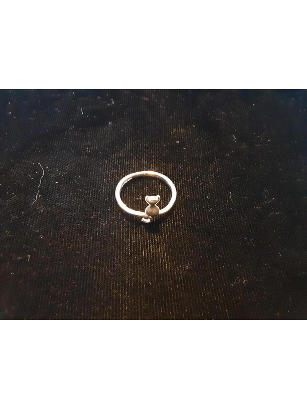 Adjustable Kitty cat ring.